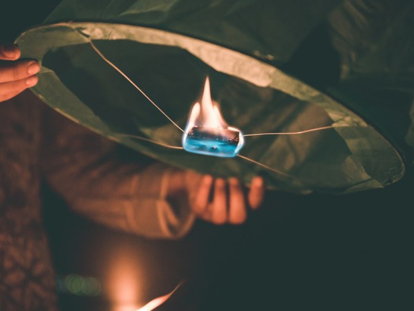 在银河系里遨游的，是那个刚发现自己在飞的人