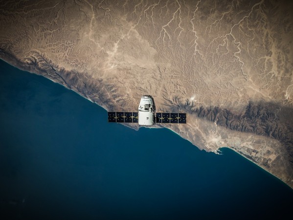 别被北极星骗了，它根本不在银河系的轴上