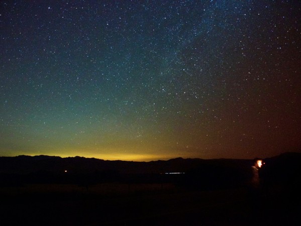 晚上和孩子看星星，他问我，咱们家到底住在宇宙的哪个小区？