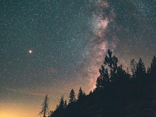 昨晚上，银河系里有颗星星不亮了