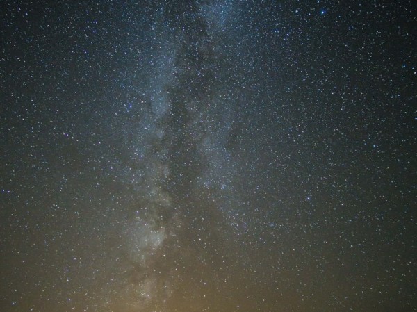 你可能会问，银河系为什么没飞出来，这问题本身就藏着宇宙里最酷的事