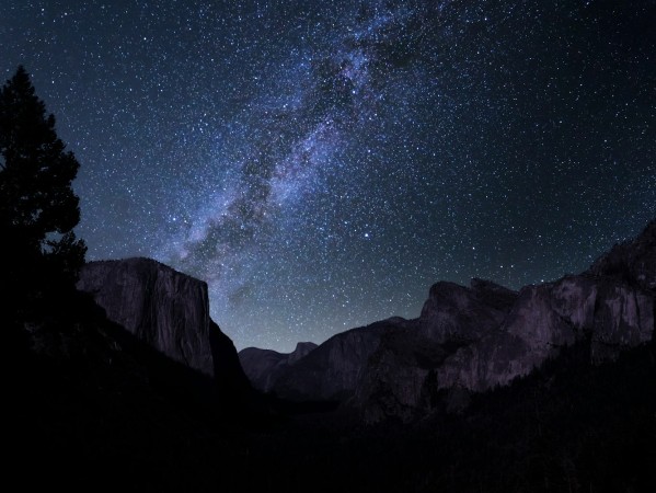 晚上抬头看见的那七颗星星，到底是不是都在银河系里？