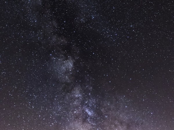 两个银河系撞架的照片，我们其实正在看一场宇宙慢直播