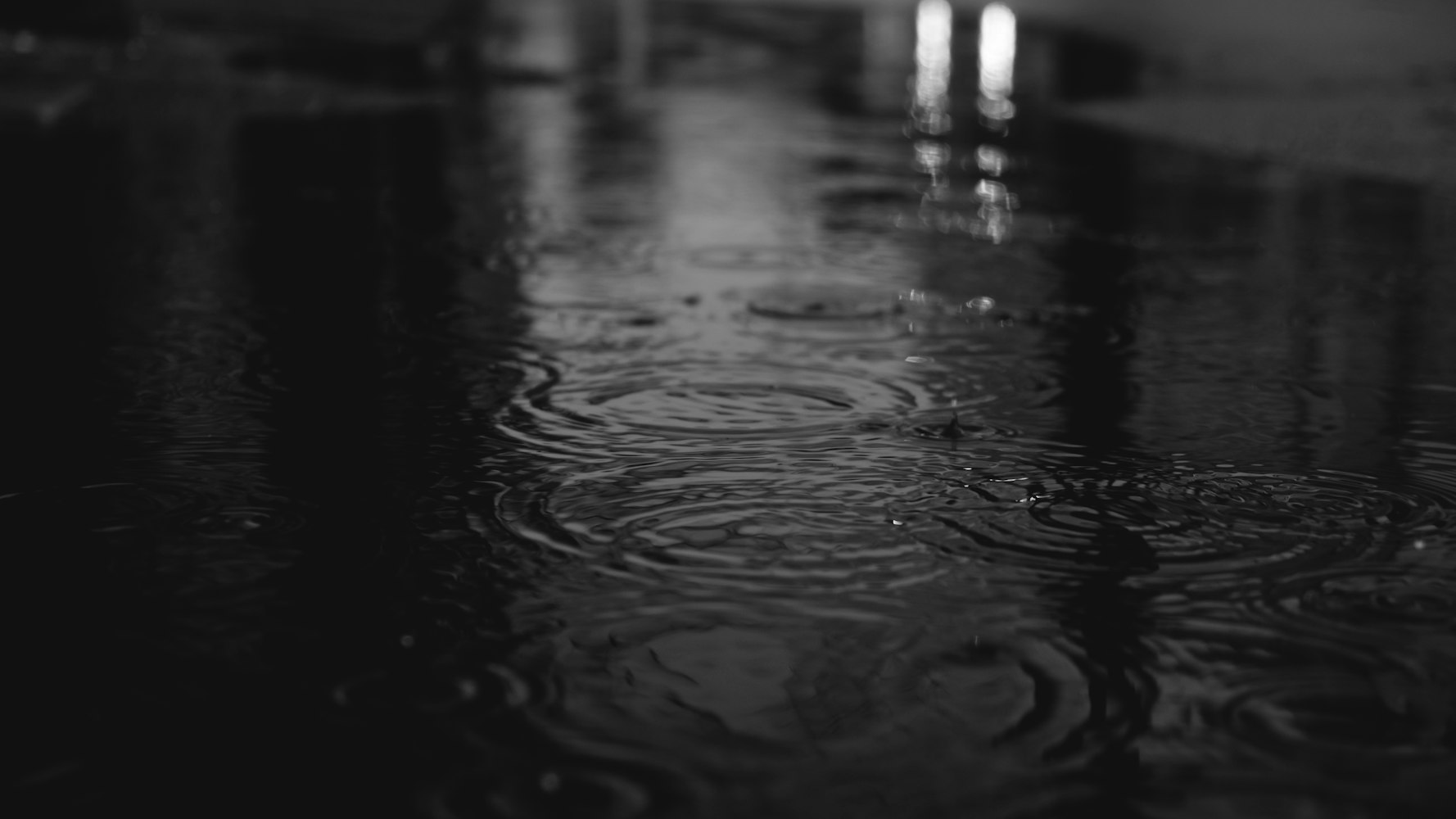 太阳光能照到银河系外吗？昨晚散步时我突然想起这个蠢问题