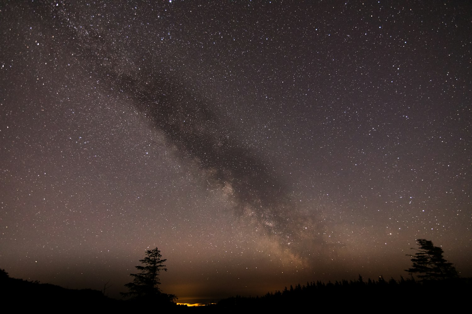 太阳是被银河系带走的吗?晚上散步时突然想到的一个问题 太阳是被银河系带走的吗?晚上散步时突然想到的一个问题