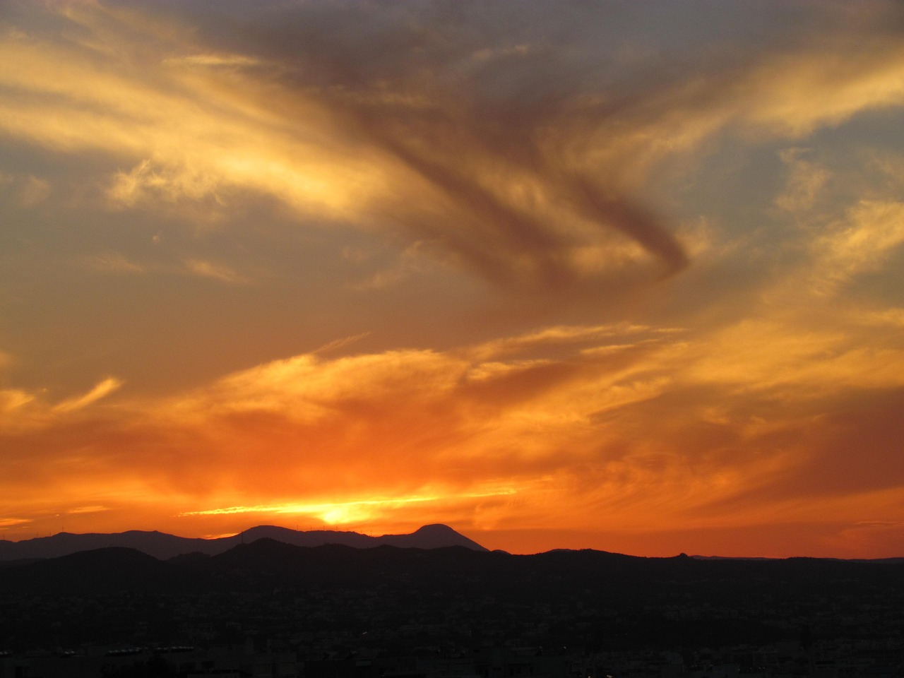 怎么分太阳系跟银河系呢？晚上抬头看天时，我女儿问倒我了