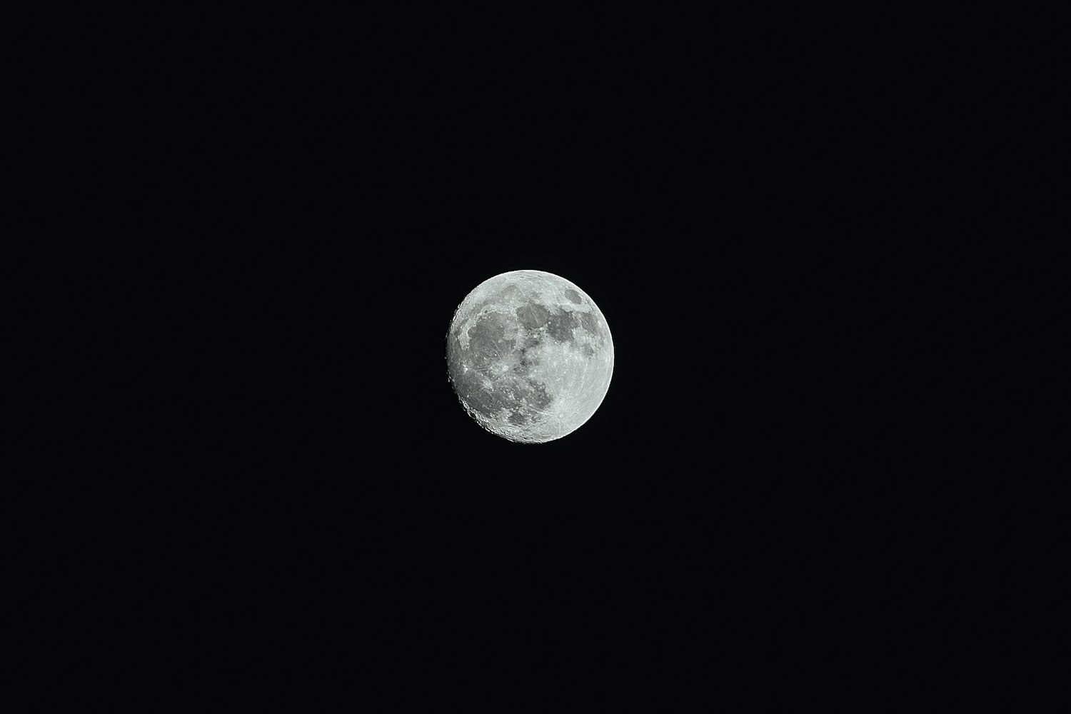 我家墙上那组银河系12大行星海报，其实是本世纪最大的宇宙笑话
