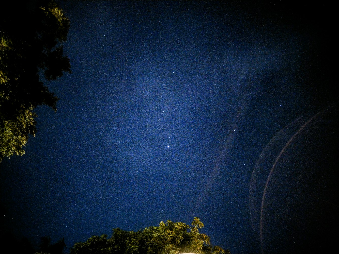 那晚我们三个在天台上，真的看见银河了