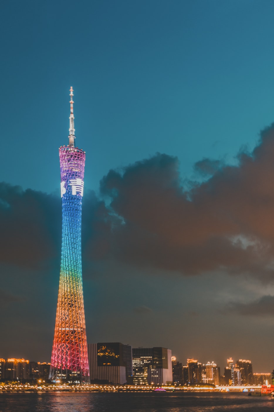 昨晚我盯着夜空,突然想到一个问题,我们在地球上,到底能不能用肉眼直接看到银河系? 昨晚我盯着夜空,突然想到一个问题,我们在地球上,到底能不能用肉眼直接看到银河系?